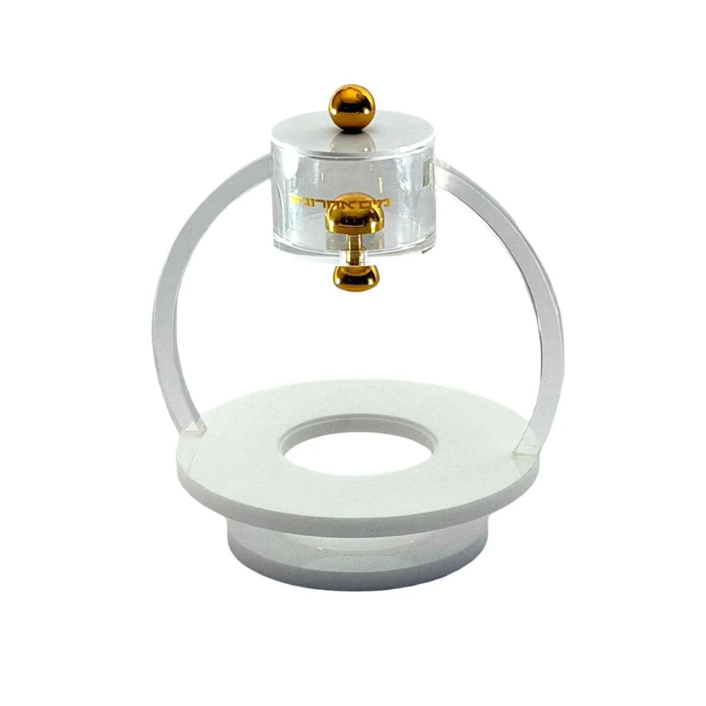 Lucite Mayim Achronim, Gold